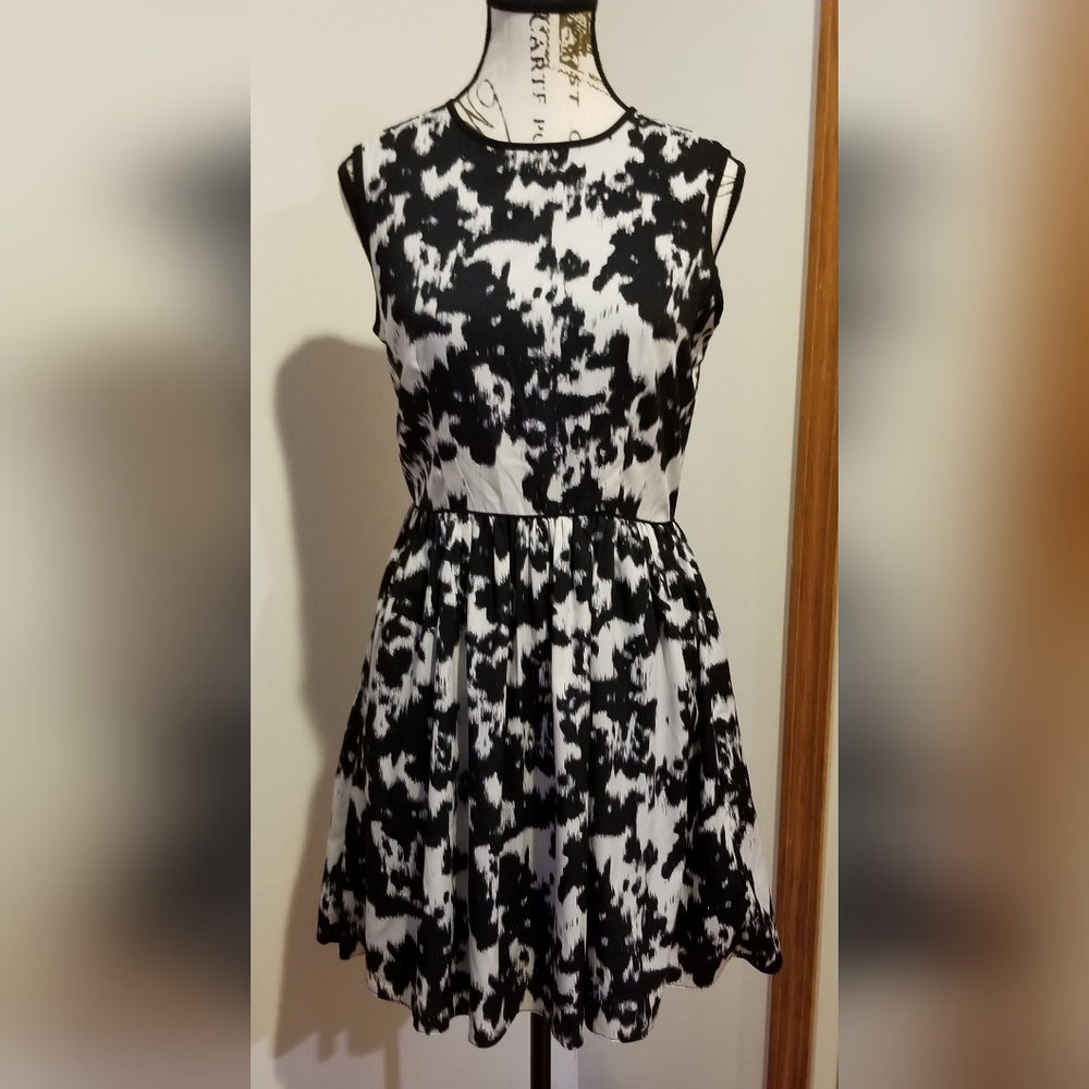 Red Sacks Fifth Avenue Black White Abstract Pop Art Short Dress XS Retro Grunge